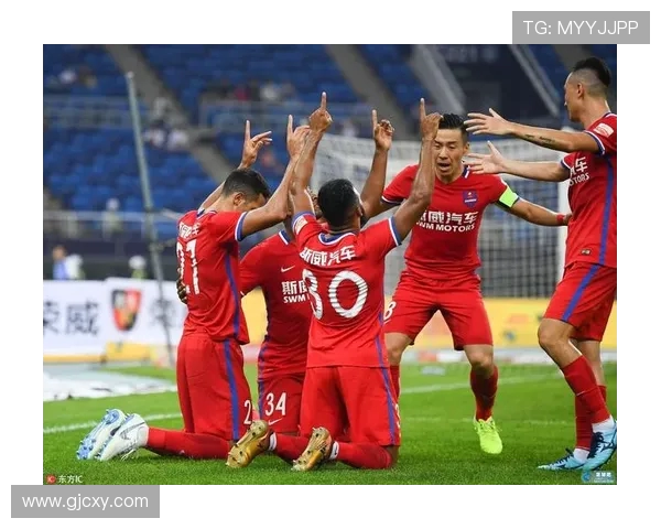 杭州足球队与重庆足球队速度较量赛后分析与总结