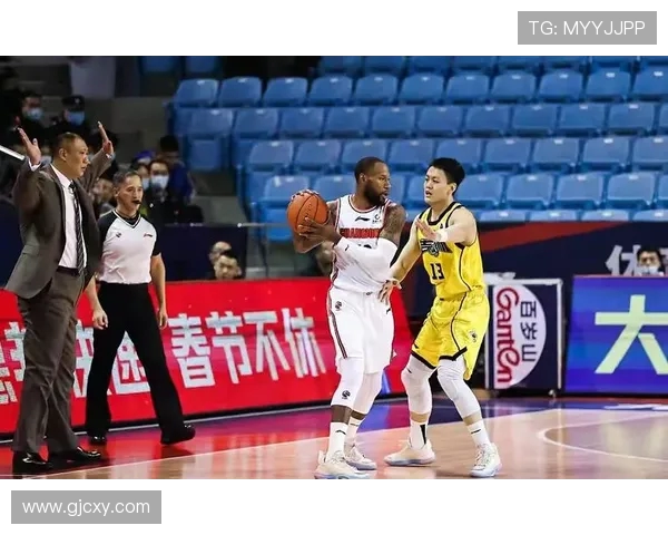 国王队与开拓者队激烈对抗赛场冲突引发球迷热议