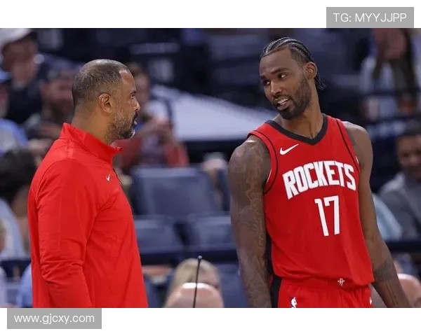 火箭队与雷霆队激战精彩瞬间英文图片分享与分析 火箭队与雷霆队激战精彩瞬间英文图片分享与分析