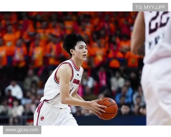 胡明轩：从年轻新星到篮球场上的领军人物的成长之路